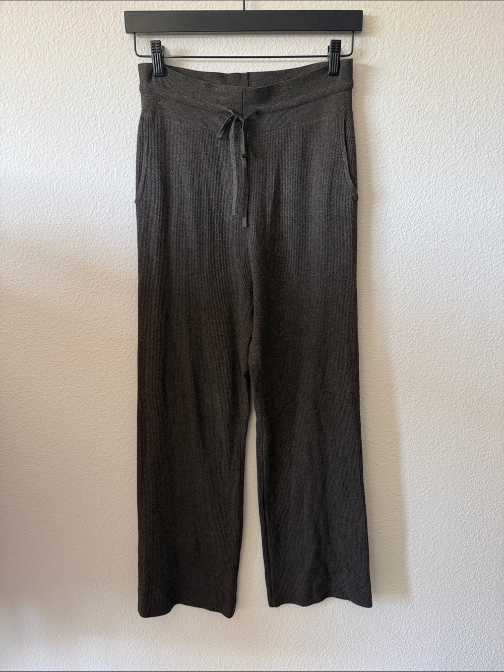 Women's Knit Drawstring Ribbes Wide-Leg Pants - Brown